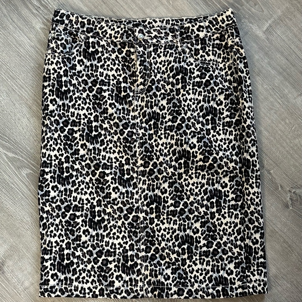 NWOT Be-Girl leopard midi skirt! 25” L 32”W slightly stretchy!